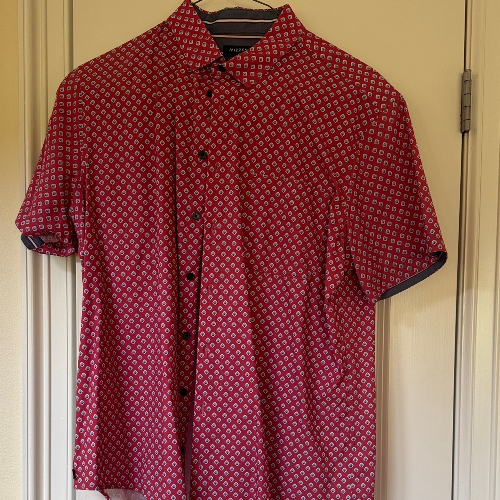 Mizzen+Main Red Short-Sleeve Button-Down with White Geometric Print